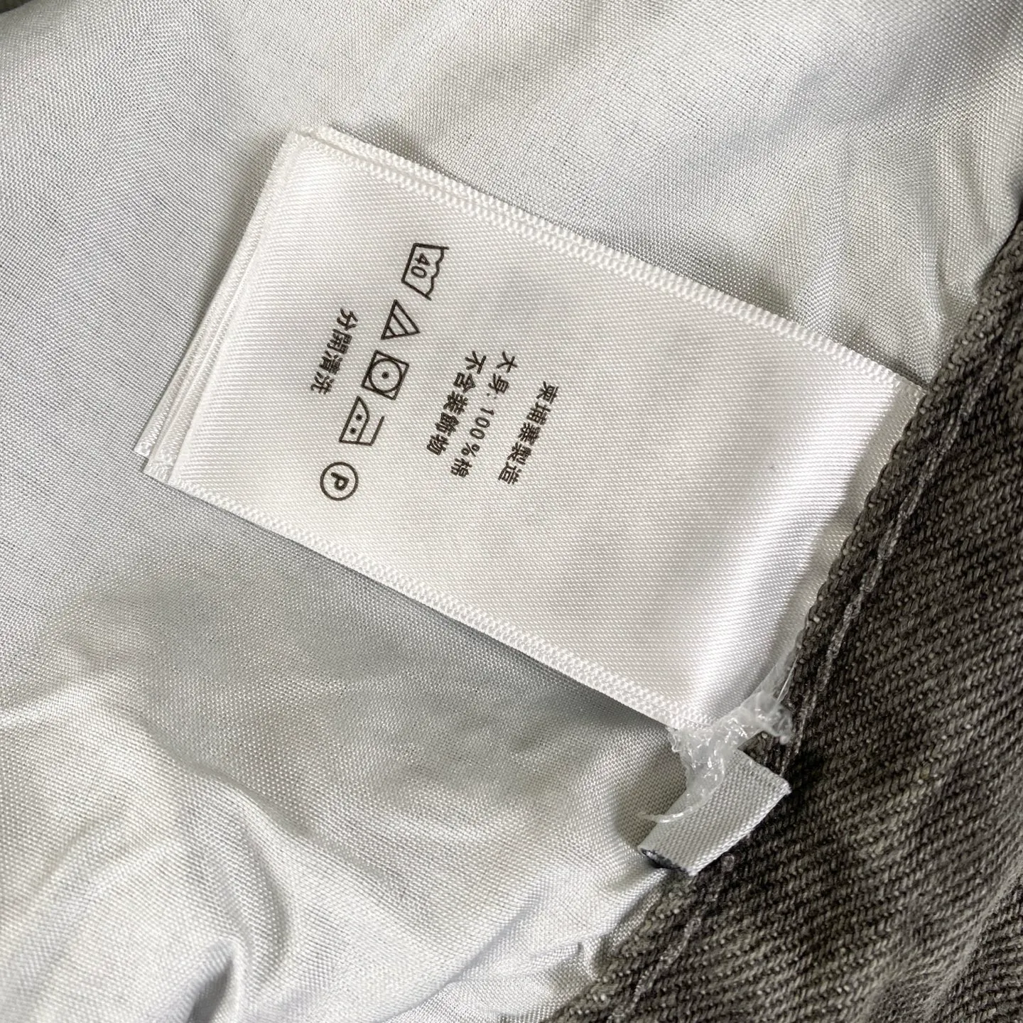 🅿️280 Chrome Hearts 24SS official website limited purple cow spray-painted graffiti patchwork leather jeans!  🛍️As an Online limited edition, it attracted a lot of attention as soon as it debuted. The black and purple cross-stitched leather design brings a cool and mysterious atmosphere, and every stitching shows a unique taste. The limited edition graffiti spray painting is casual and bold, just like wearing street art on your body, and you will never miss it when walking on the road.  Straight and loose fit, suitable for various body shapes, casual and cool online. Genderless design, both boys and girls can easily control it, easily create a super trendy feeling, and directly maximize the fashion expression!  Black and gray color 🔘, low-key but with hidden edge, perfect for versatility, whether paired with a simple white T-shirt or a personalized printed top, it can make you the focus of the street.  Size covers M-XXL (corresponding to sizes 30-36)